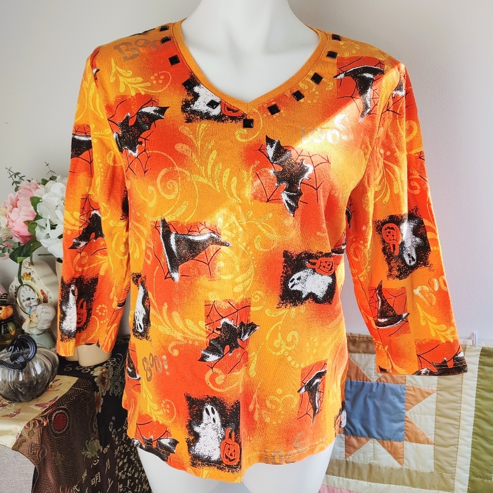 🎃LAST CHANCE🎃 Retro Halloween Shirt w/ Ghosts Bats Witch Hats Pumpkins